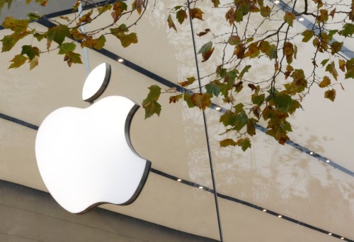 Apple plans three-year modem rollout to compete with Qualcomm, Bloomberg News reports