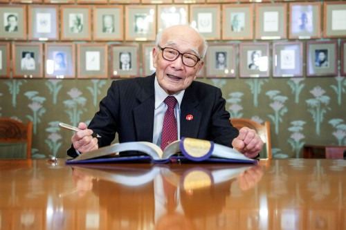 Nuclear weapons must never be used, Nagasaki survivor tells Putin before Nobel ceremony